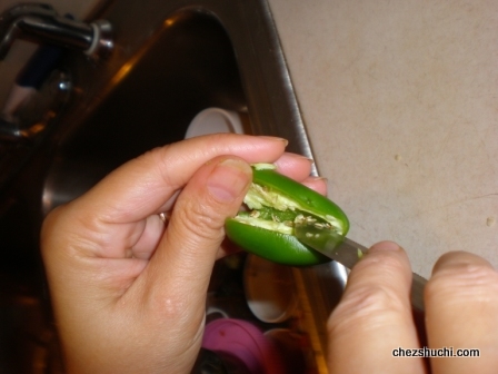 serrano chili slit making